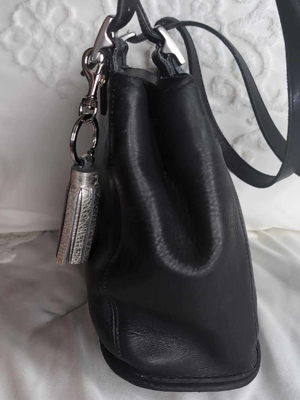 Vintage Coach Waverly 🖤Black Bucket Bag- Chrome Hardware Silver Charm Tassel - Picture 8 of 16